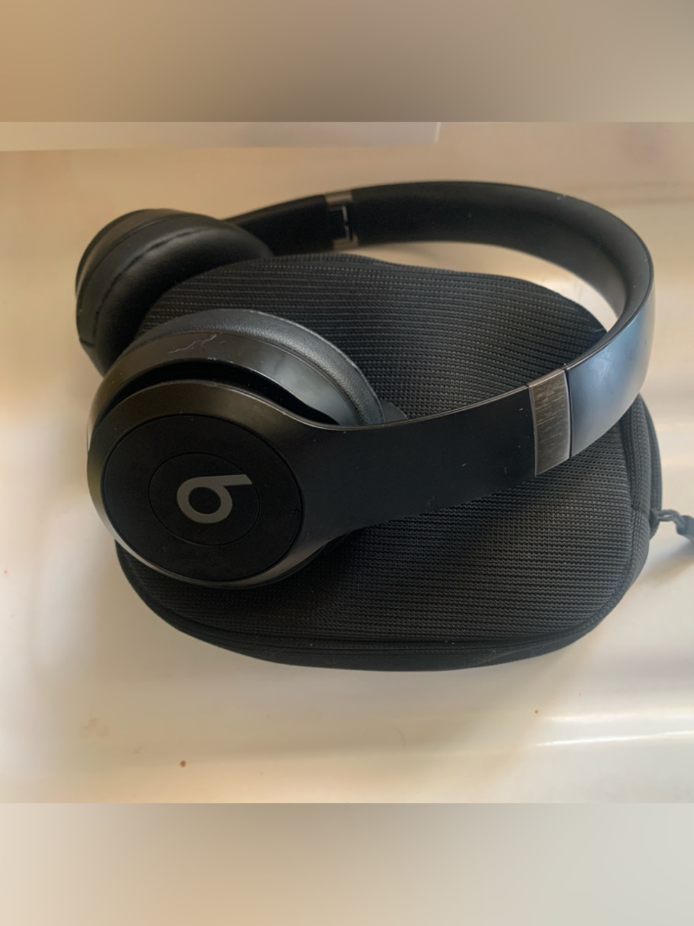 Beats by Dre Solo Pro 4 Over-Ear Headphones with Carrying Pouch